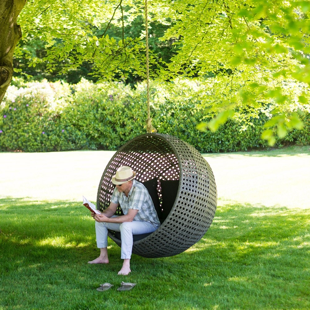 Outdoor Furniture -Wicker Swing - Breezona
